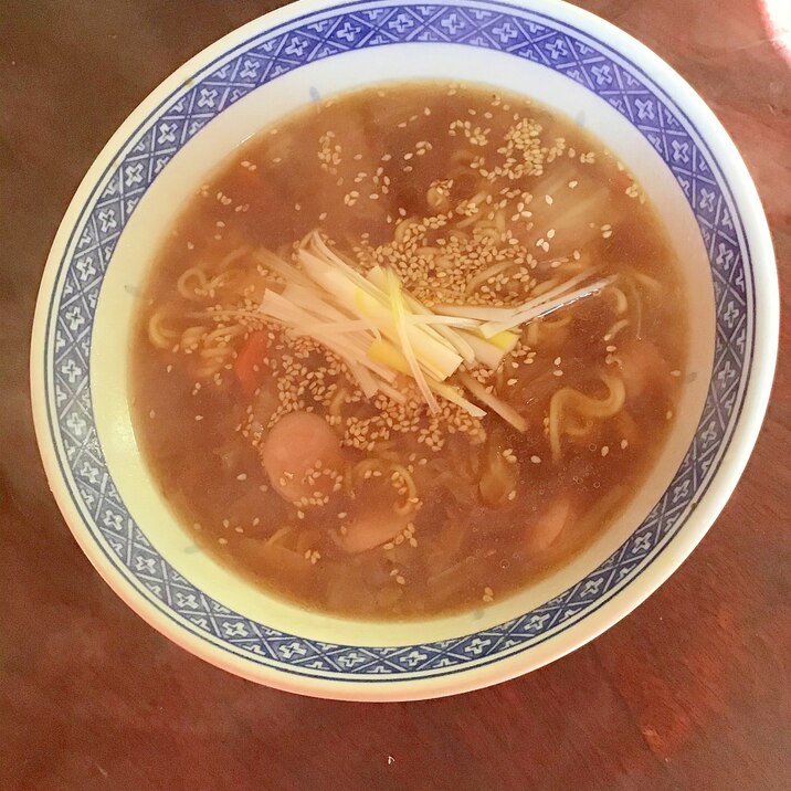 フランクフルトと白菜の餡かけネギ醤油ラーメン。